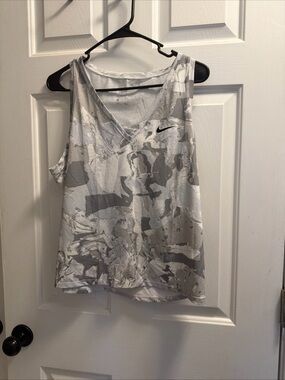 Nike Women's Gray Camouflage V-Neck Athletic Tank
